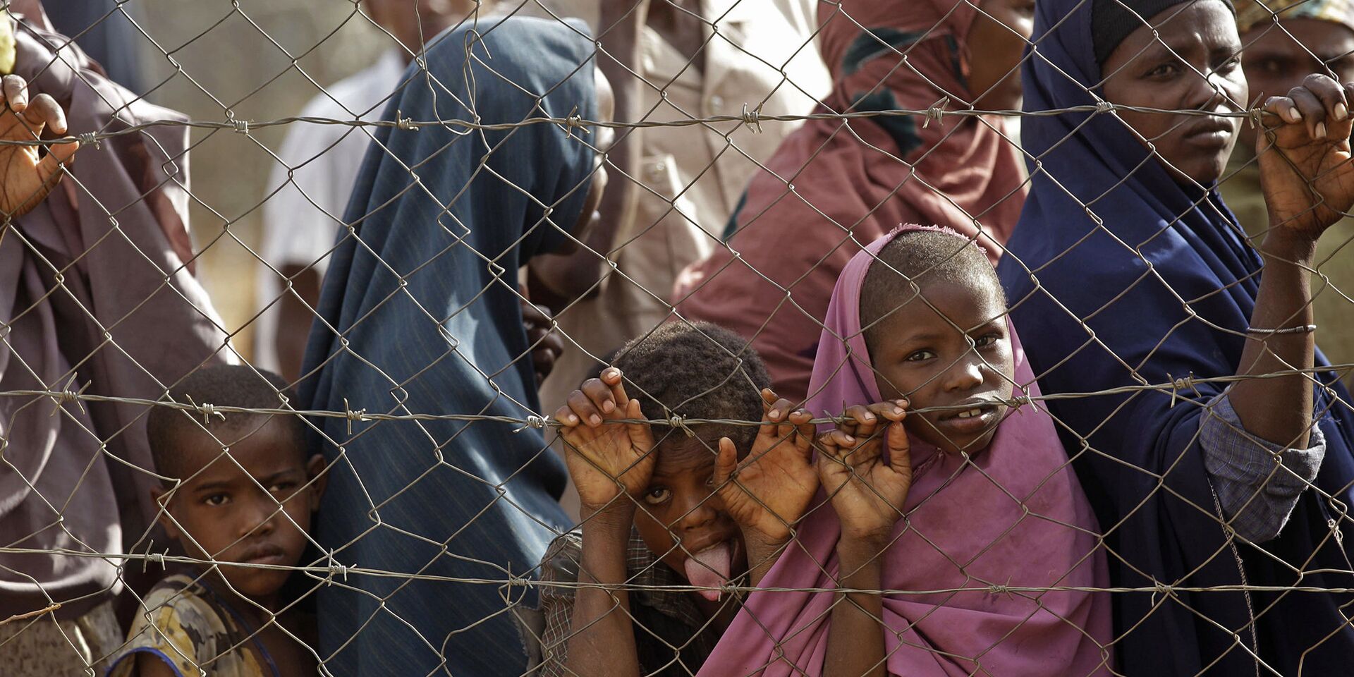 Беженцы в очереди за едой в Дадаабе, Кения - ИноСМИ, 1920, 14.06.2021