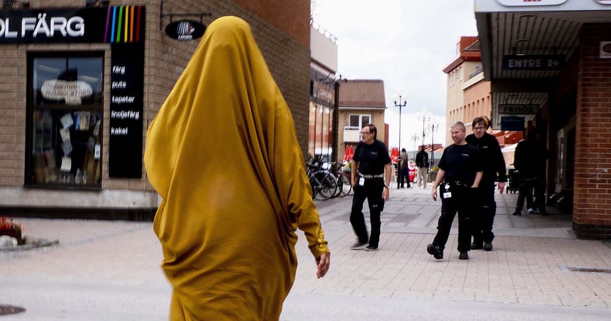 Женщина-мигрант из Сомали в городе Флен, Швеция