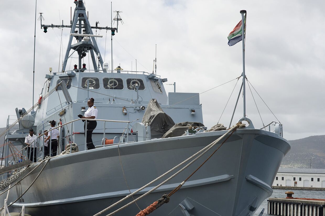 Противоминное судно ВМС ЮАР на военно-морской базе Саймонстаун