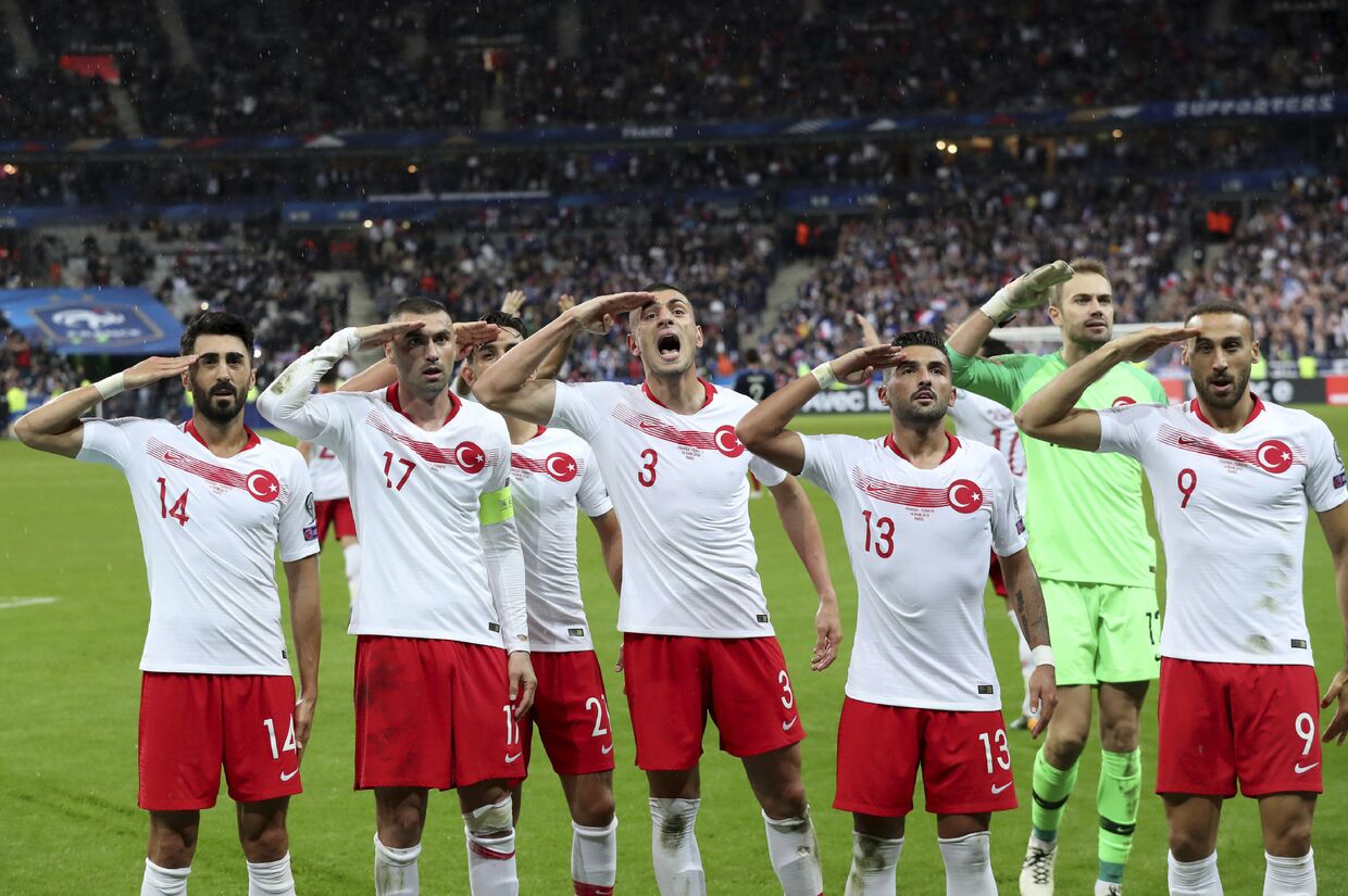Игроки турецкой сборной по футболу во время отборочного футбольного матча Euro 2020
