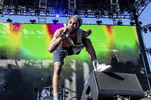 Рэпер Jpegmafia на концерте в Калифорнии Рэпер Jpegmafia на концерте в Калифорнии