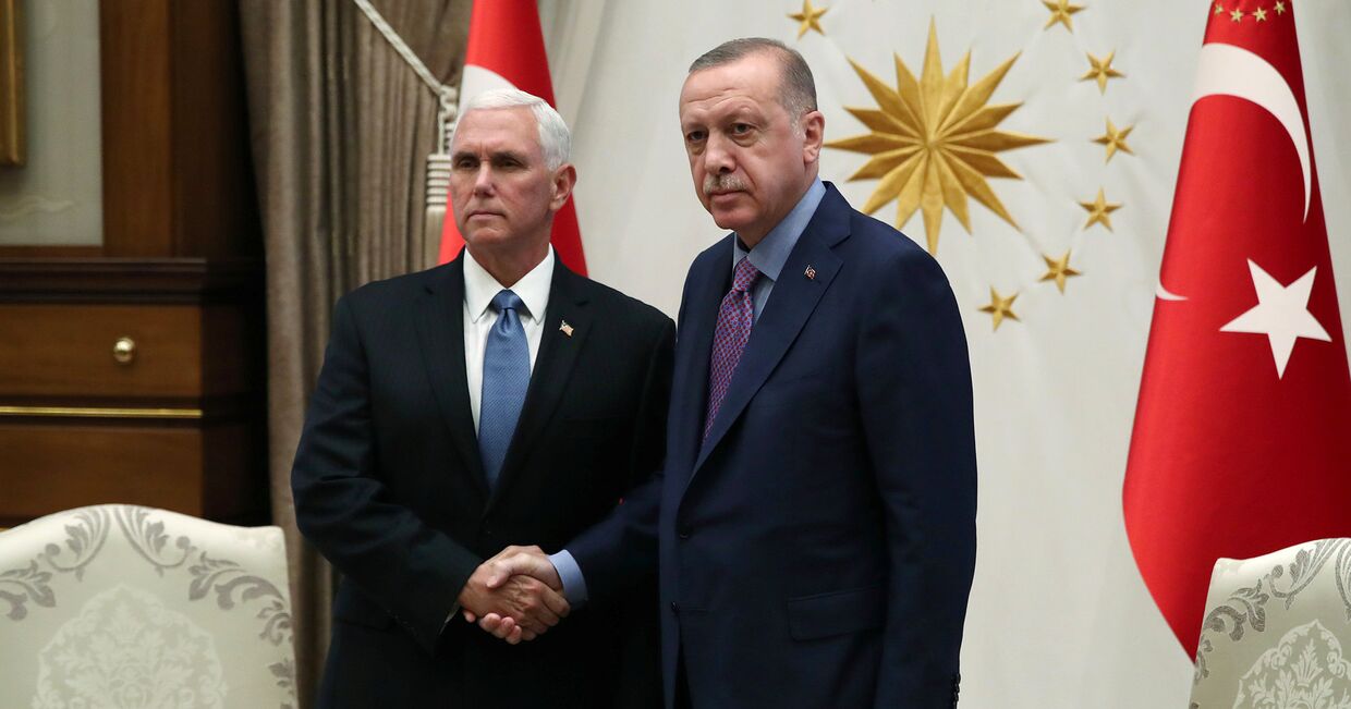 Президент Турции Тайип Эрдоган и вице-президент США Майк Пенс