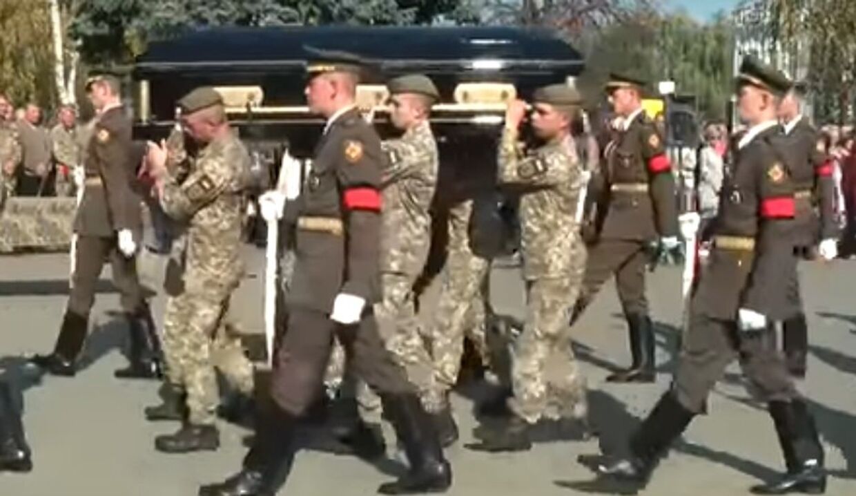 Похороны убитой на Донбассе Ярославы Никоненко