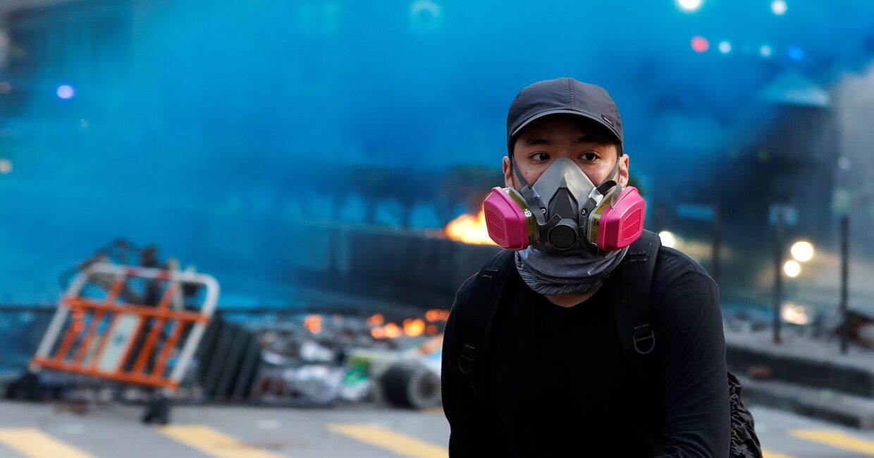 Участник антиправительственных протестов в Гонконге