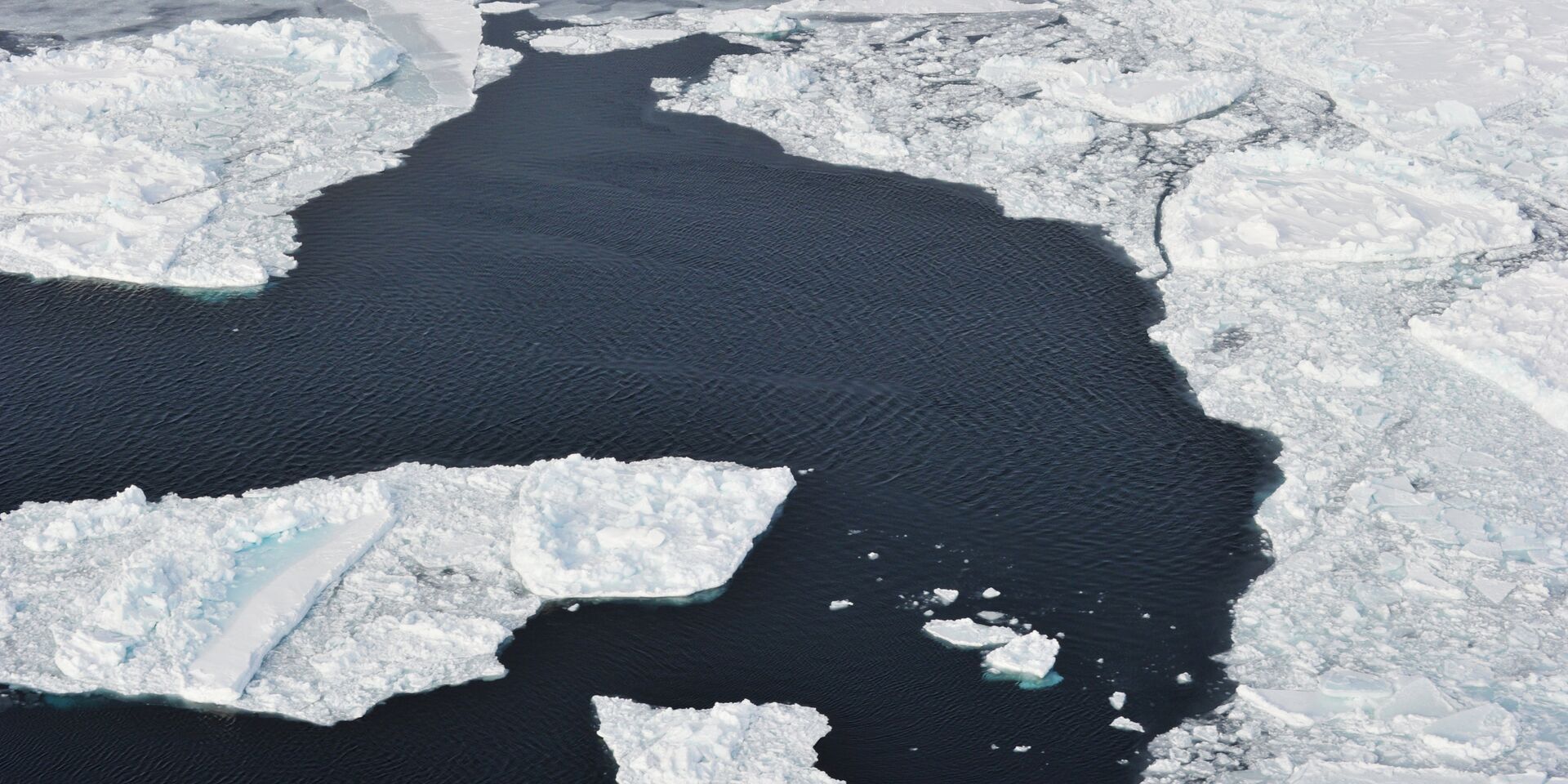 Льдины в Северном Ледовитом океане вблизи архипелага Земля Франца-Иосифа - ИноСМИ, 1920, 31.12.2025