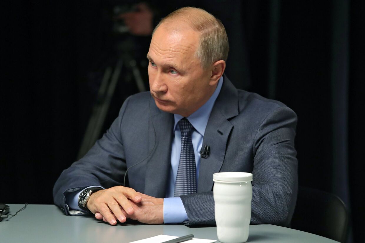Президент РФ В. Путин дал интервью телеканалам RT Arabic, Sky News и Al Arabiya
