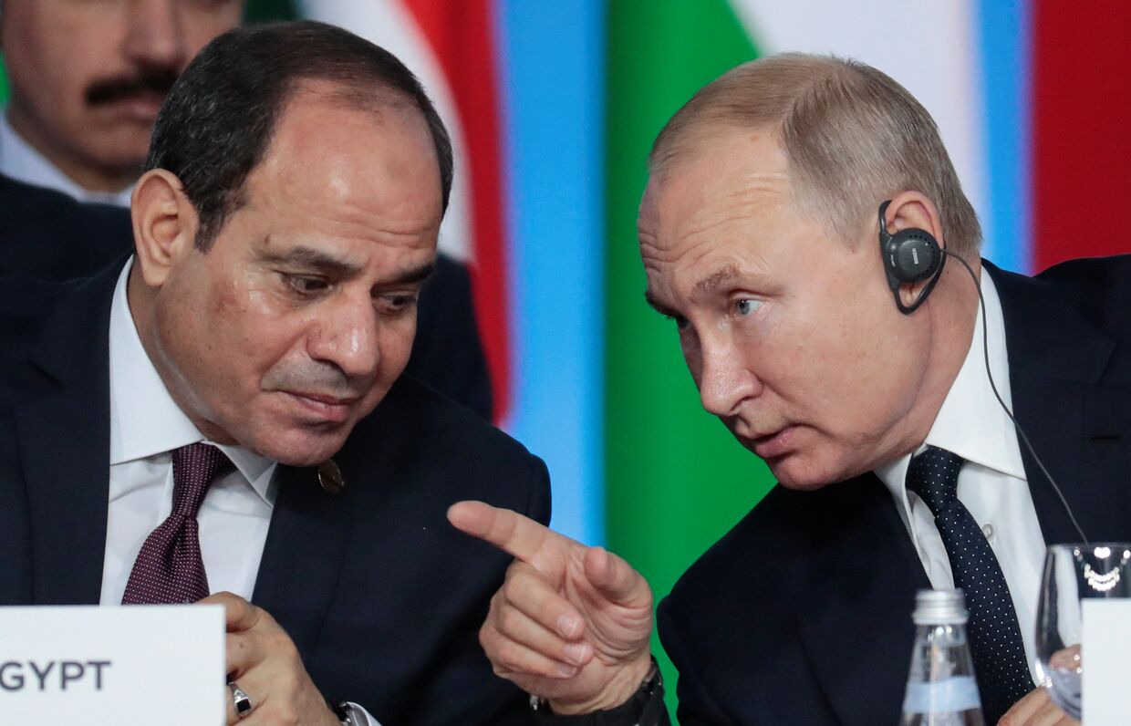 Президент РФ Владимир Путин и сопредседатель саммита президент Арабской республики Египет Абдель Фаттах ас-Сиси
