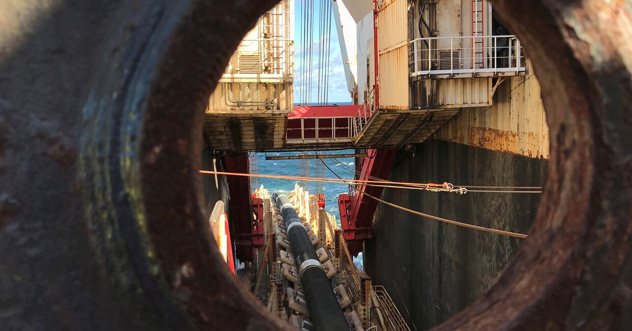 Глубоководный трубоукладочный корабль Allseas Solitaire прокладывает трубы для газопровода Nord Stream 2 в Балтийском море