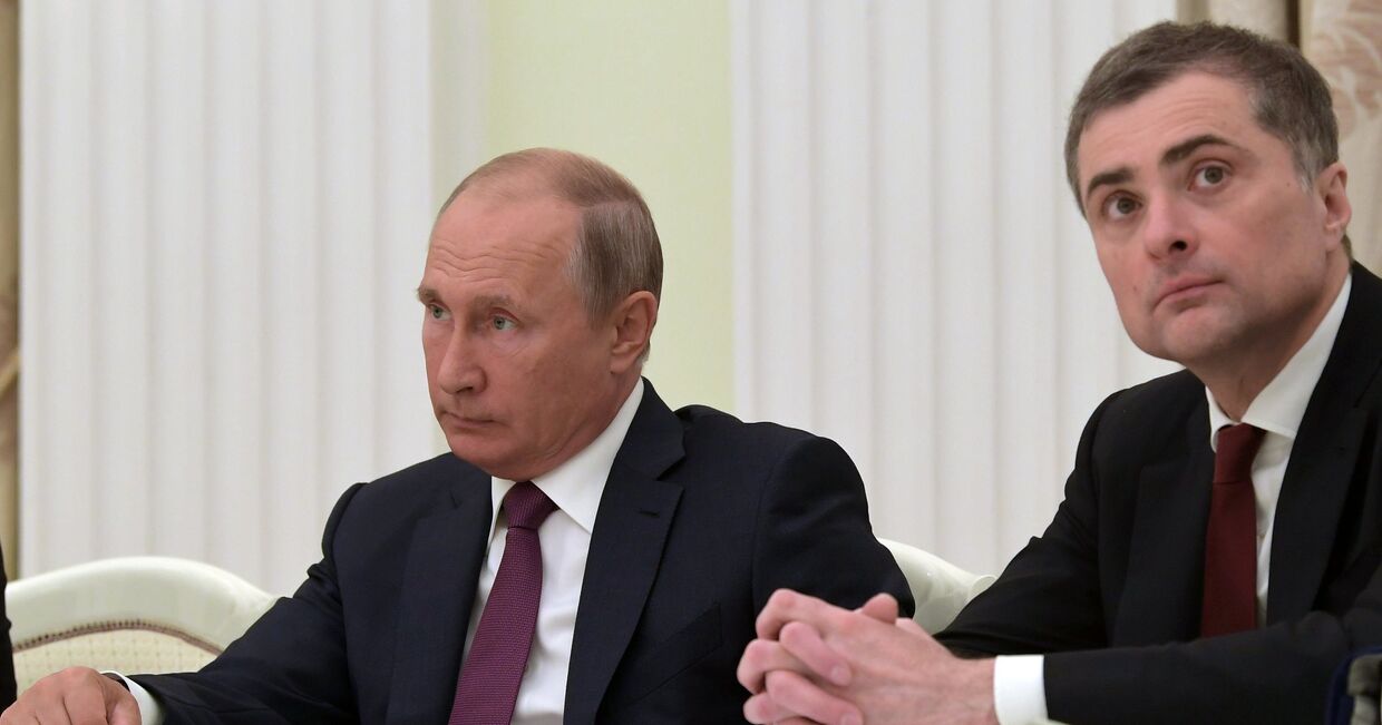 Президент РФ Владимир Путин и помощник президента РФ Владислав Сурков
