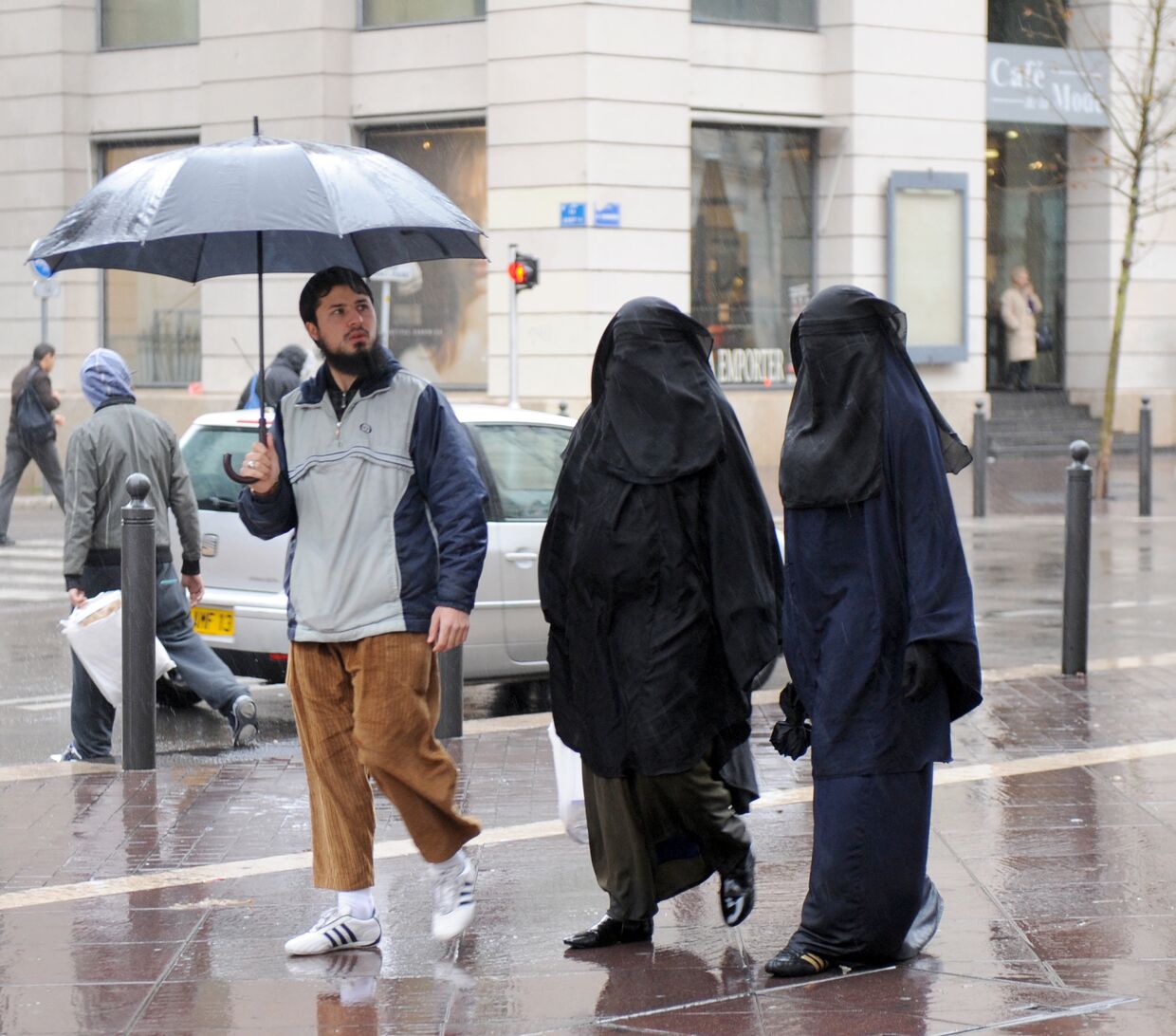 Мусульманские женщины в Марселе, Франция