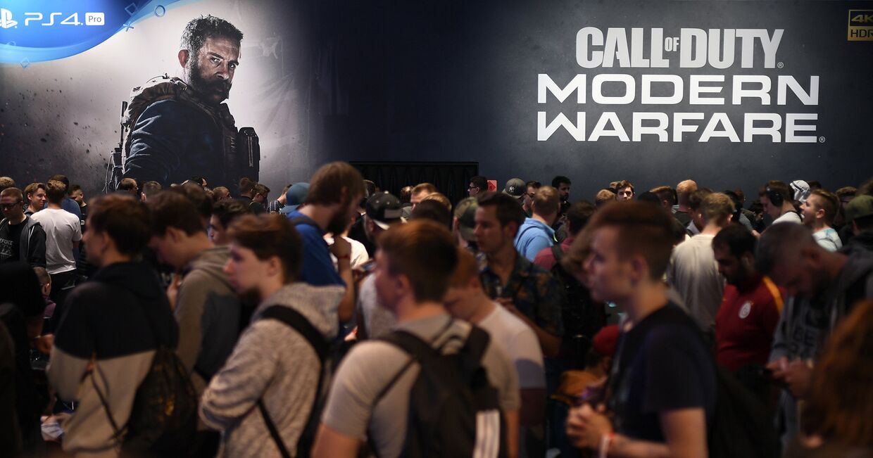 Анонс игры Call of Duty: Modern Warfare на стенде Playstation во время выставки в Кельне, Германия