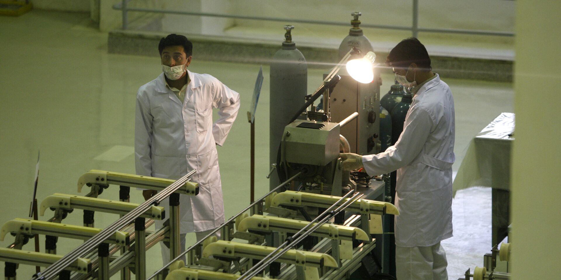 Иранские техники работают на заводе Фордо - ИноСМИ, 1920, 14.01.2021