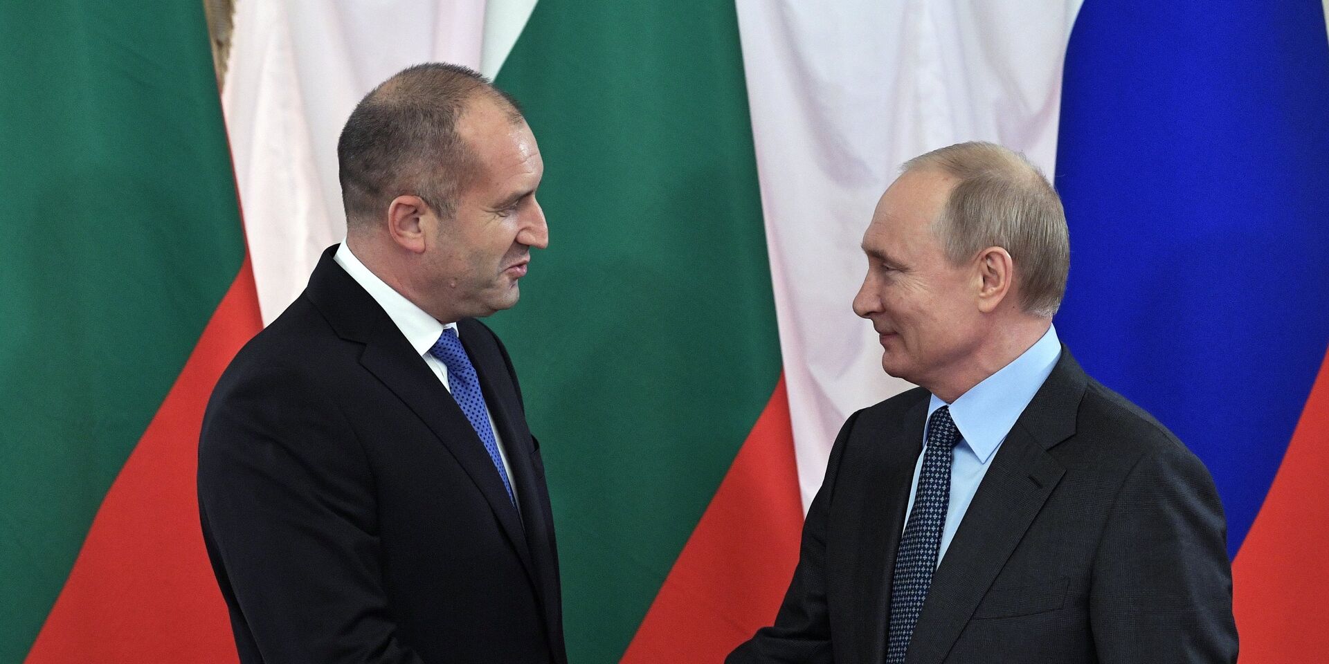 Президент РФ В. Путин и президент Болгарии Румен Радев на ПМЭФ - ИноСМИ, 1920, 19.04.2026