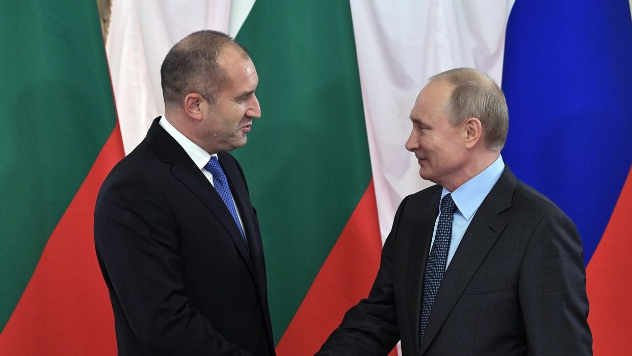 Президент РФ В. Путин и президент Болгарии Румен Радев на ПМЭФ