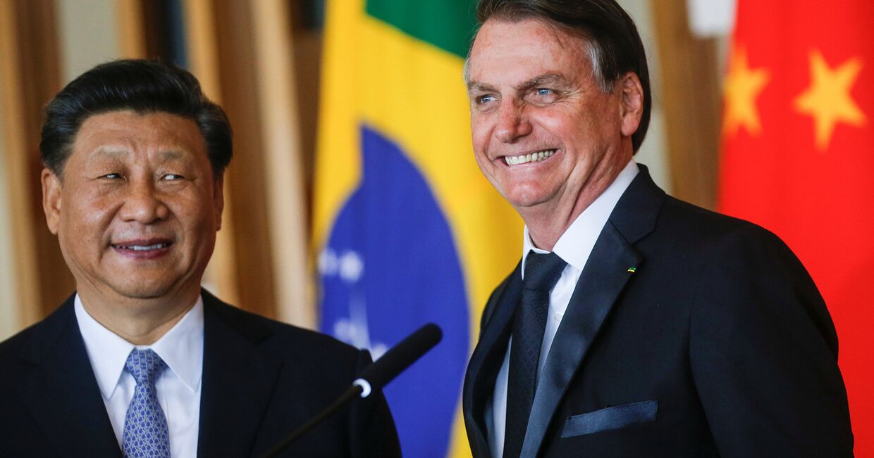 Президент Бразилии Жаир Больсонаро и председатель КНР Си Цзиньпин во время саммита БРИКС в Бразилии