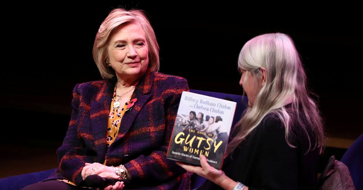 Бывший госсекретарь США Хиллари Клинтон продвигает свою книгу в Лондоне