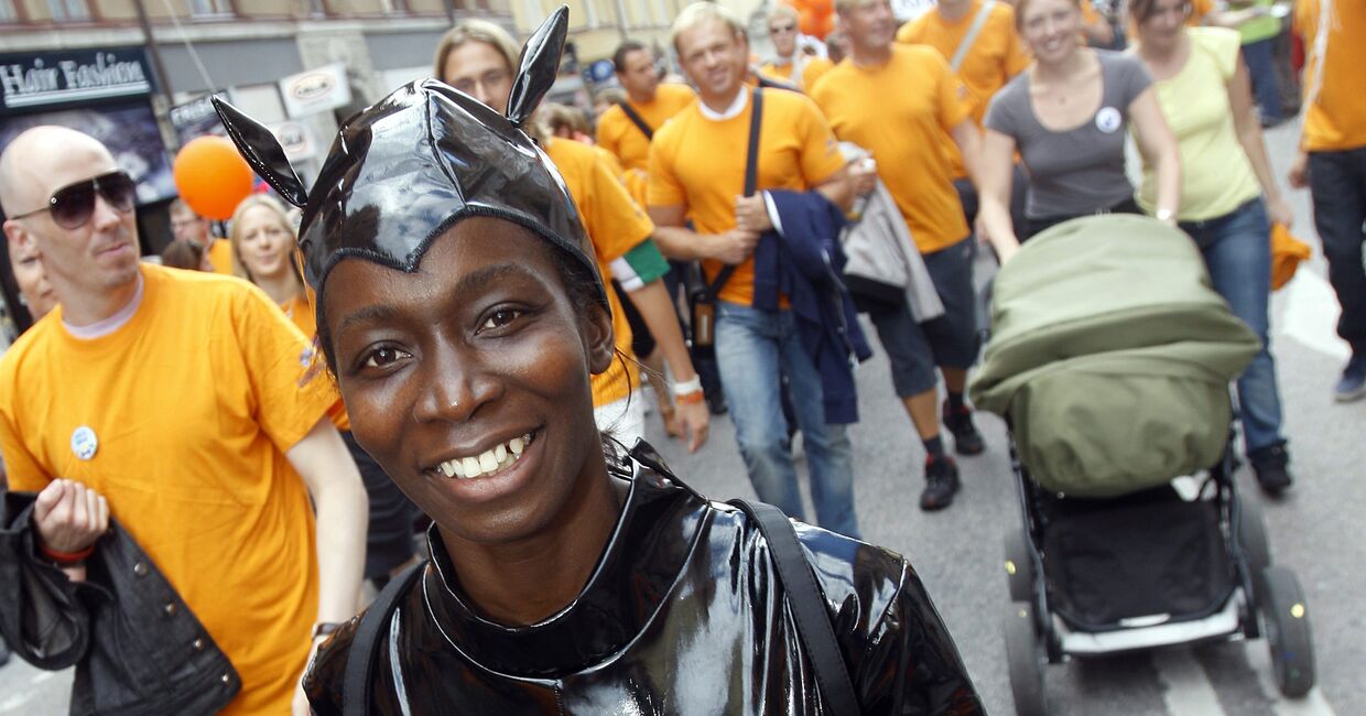 Министр по делам интеграции и равноправия Швеции Нямко Сабуни на ЛГБТ-параде в Стокгольме