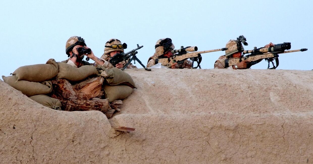Снайперы из полка шотландской пехоты «Черная стража» на позиции в Афганистане