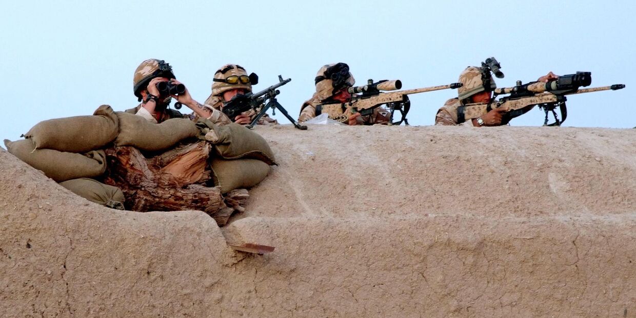 Снайперы из полка шотландской пехоты «Черная стража» на позиции в Афганистане