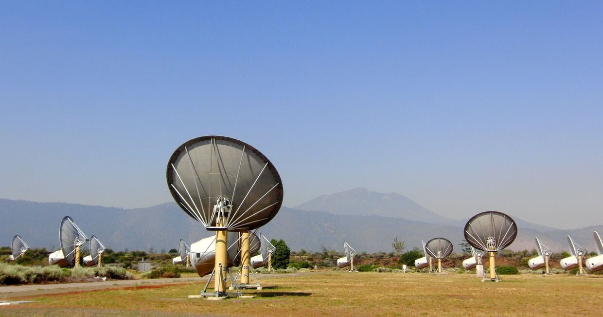 Радиообсерватория Хэт-Крик, используемая SETI для поиска внеземной жизни, Калифорния, США