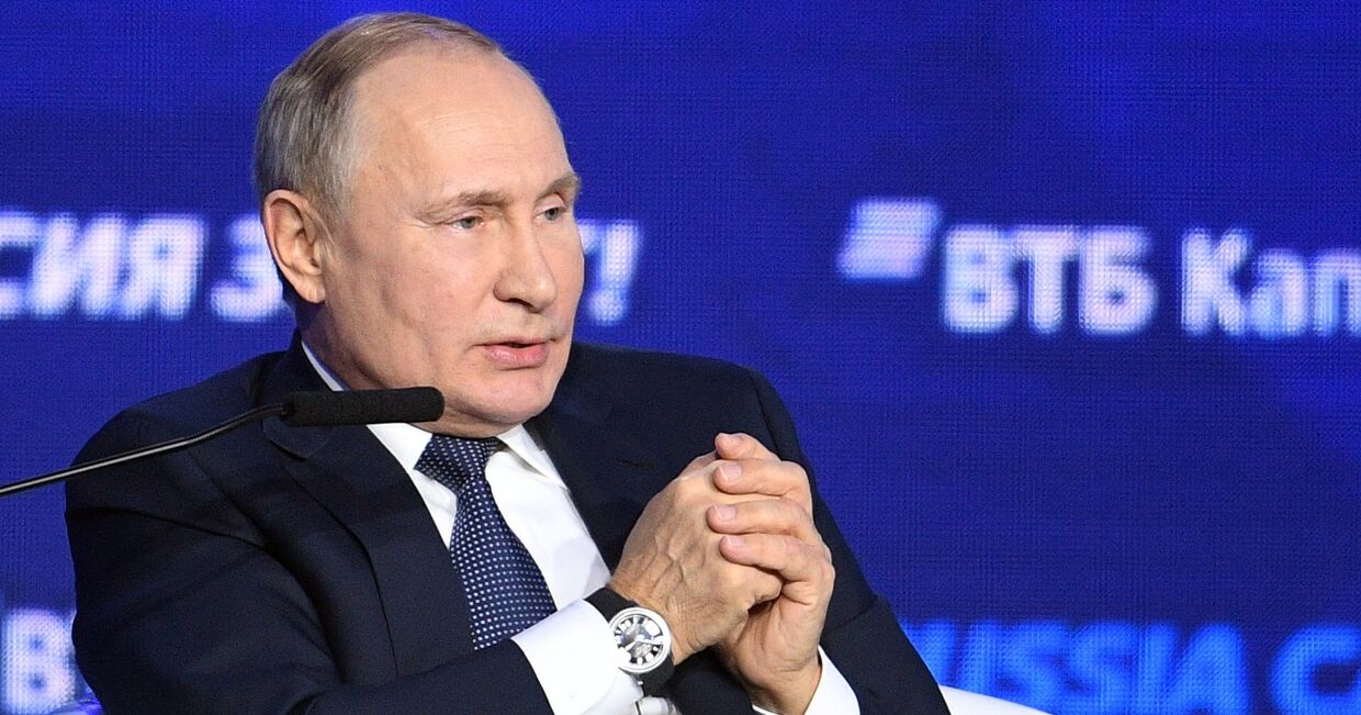Президент РФ В. Путин посетил форум Россия зовет!
