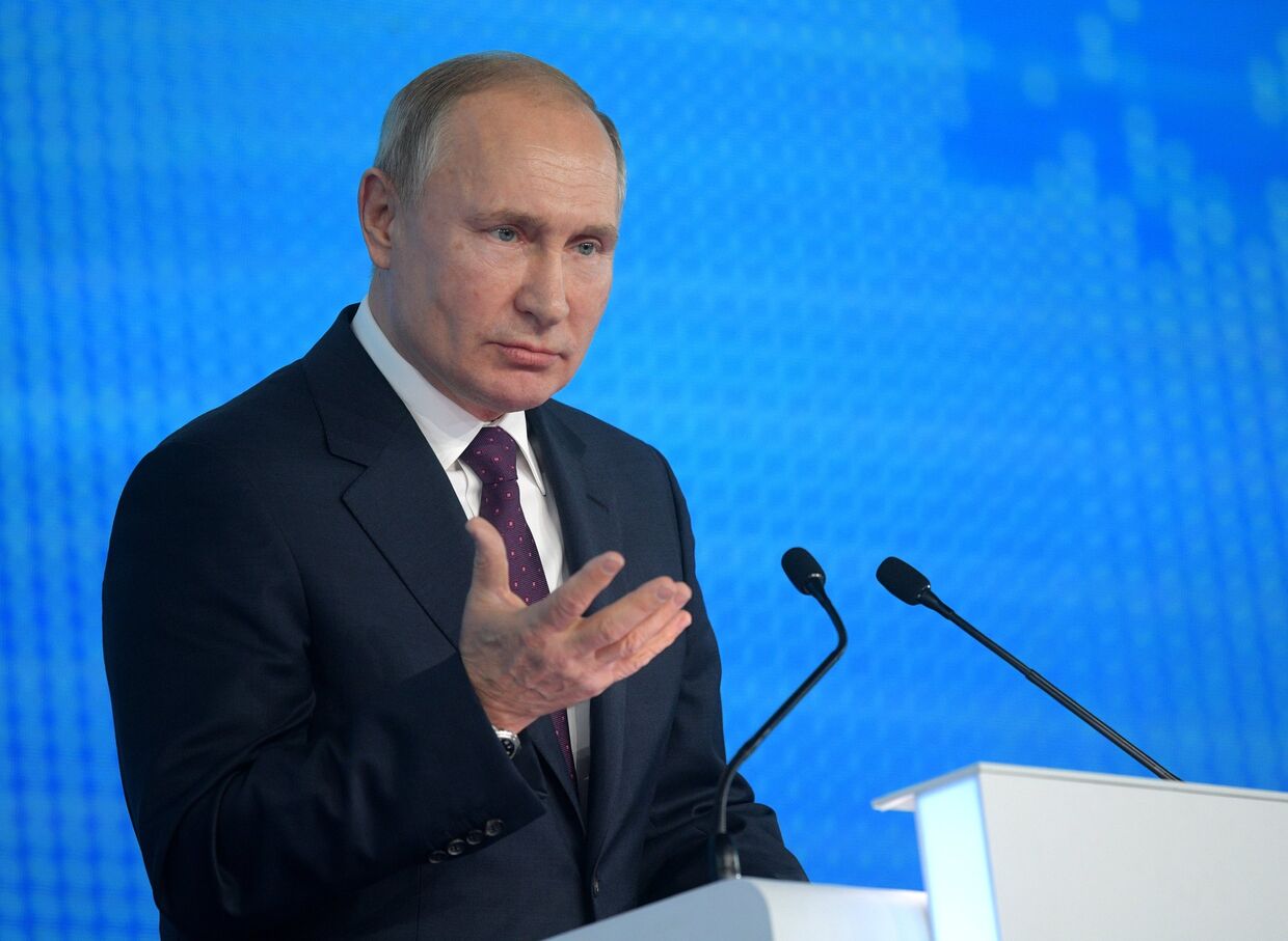 Президент РФ В. Путин  принял участие в съезде партии Единая Россия