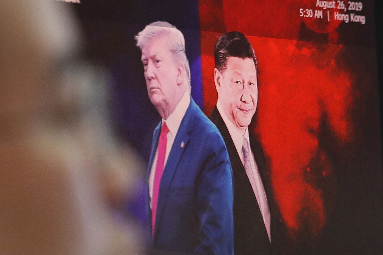 Президент США Дональд Трамп пожимает руку председателю Китая Си Цзиньпину во время саммита лидеров G20 в Осаке
