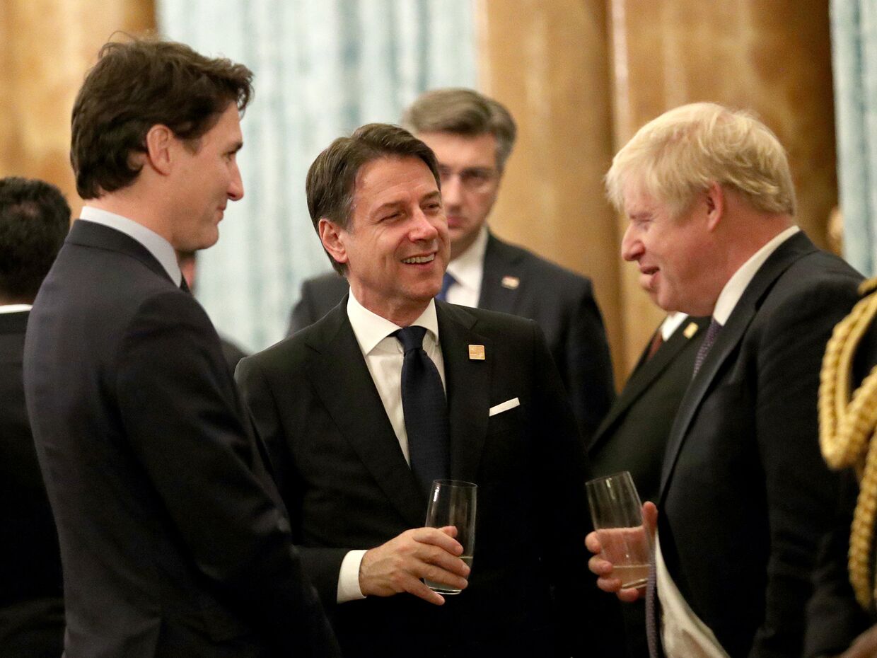 Премьер-министр Великобритании Борис Джонсон, премьер-министром Канады Джастин Трюдо и премьер-министр Италии Джузеппе Конте в Букингемском дворце в Лондоне