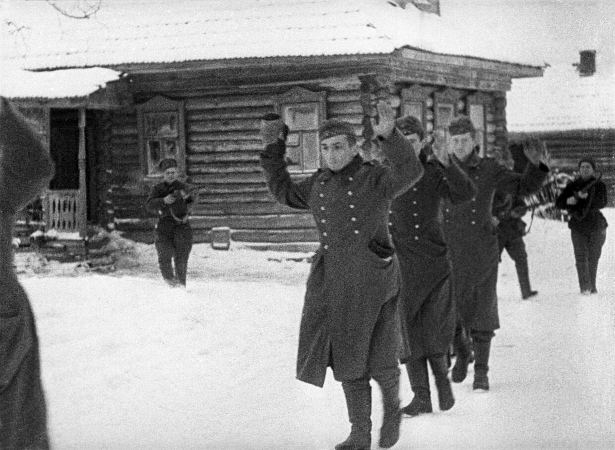 Контрнаступление Красной Армии под Москвой. Немецкие пленные.