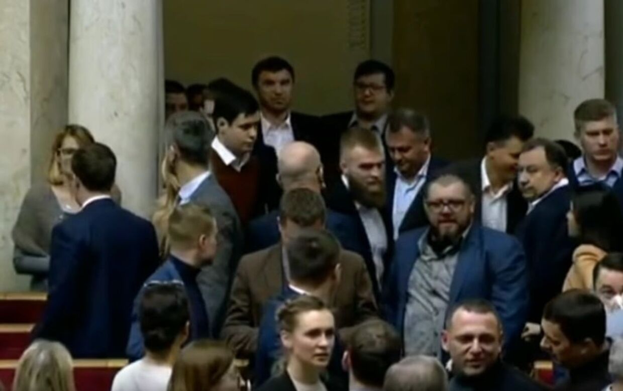 Украинские депутаты подрались  из-за женщины