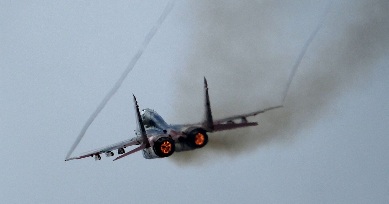Выступление пилотажной группы ВКС России Стрижи на истребителях МиГ-29