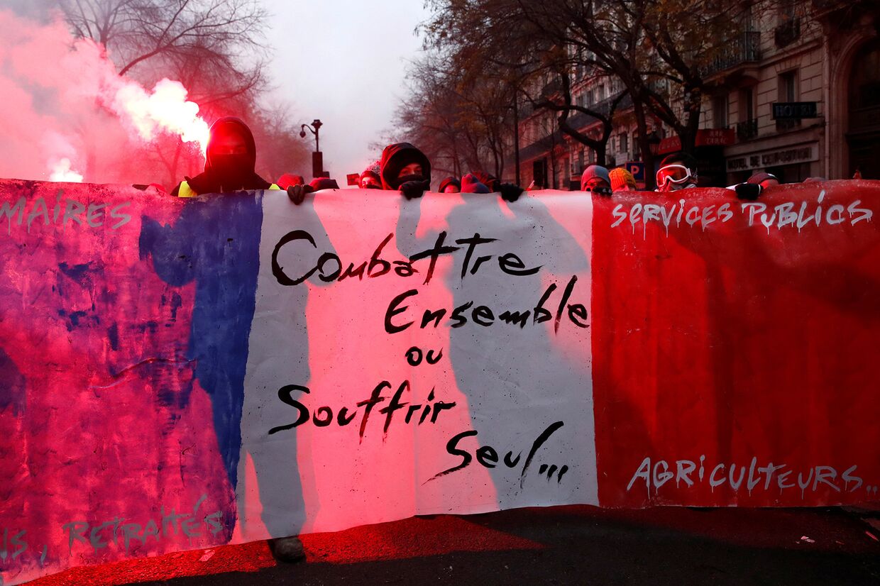 Участники забастовки в Париже, Франция