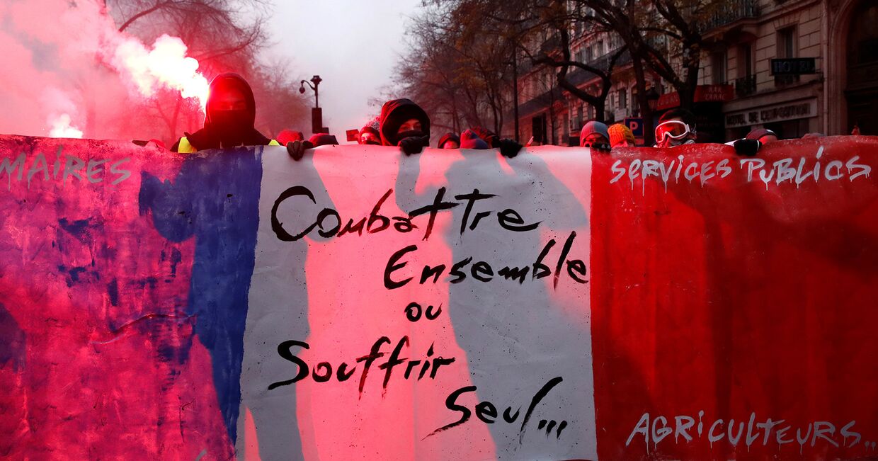 Участники забастовки в Париже, Франция