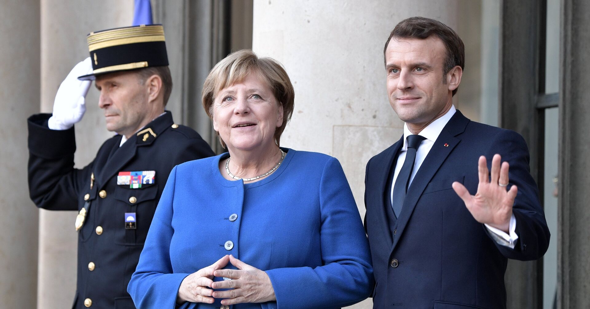 Федеральный канцлер Германии Ангела Меркель и президент Франции Эммануэль Макрон - ИноСМИ, 1920, 01.04.2021