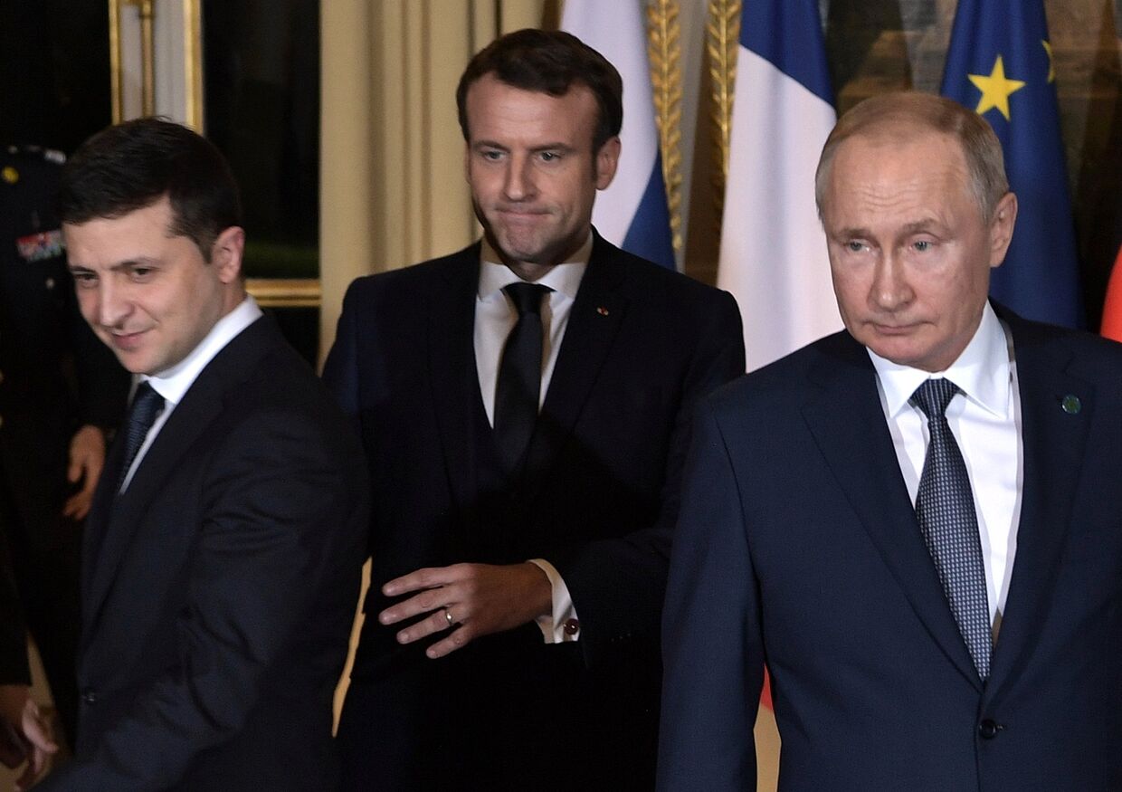 Президент РФ Владимир Путин и президент Франции Эммануэль Макрон и президент Украины Владимир Зеленский