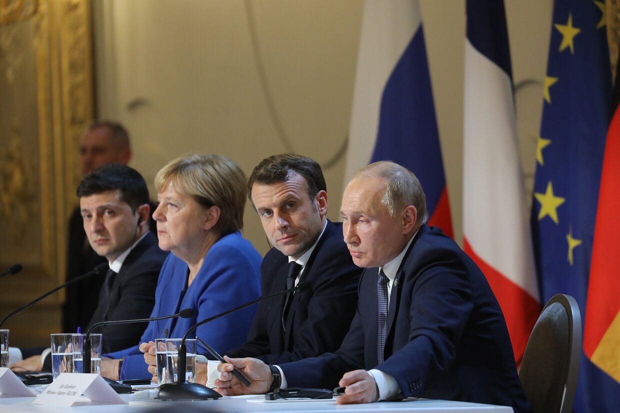 Президент Украины Владимир Зеленский, канцлер Германии Ангела Меркель, президент Франции Эммануэль Макрон и президент России Владимир Путин