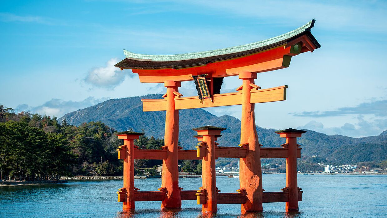 Священные ворота Тории близ Хиросимы
