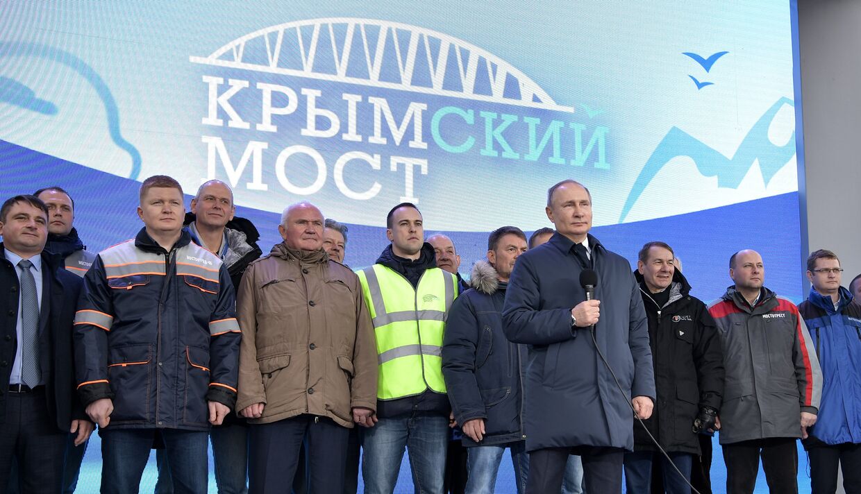 Президент РФ Владимир Путин на церемонии открытия движения по железнодорожной части Крымского моста