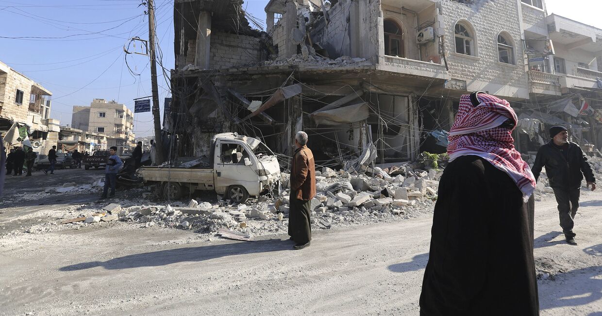 Разрушенные здания в городе Саракеб в провинции Идлиб в Сирии