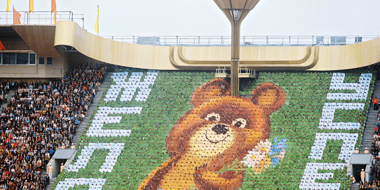 Олимпийский медвежонок на открытии Олимпиады-80 в Москве