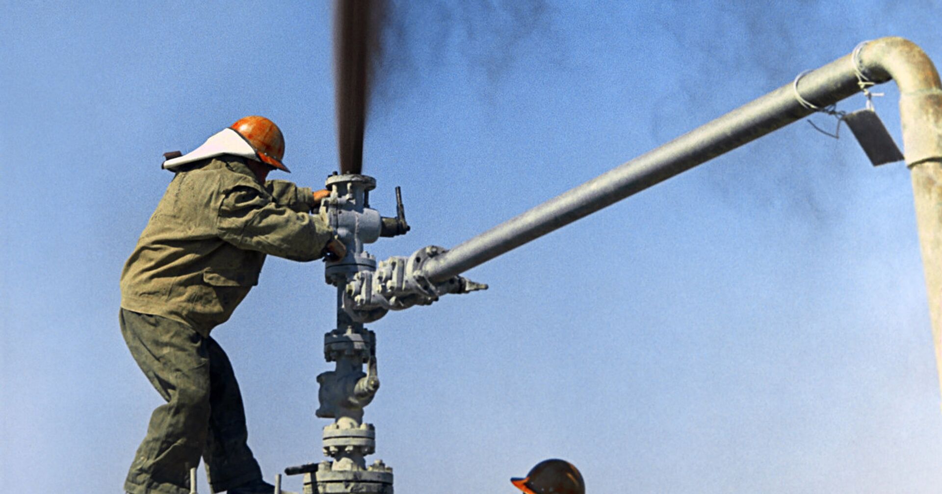 Нефтяники ставят заглушку на нефтяной фонтан - ИноСМИ, 1920, 15.10.2021
