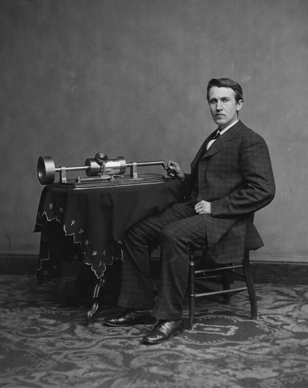 Томас Эдисон и его фонограф
