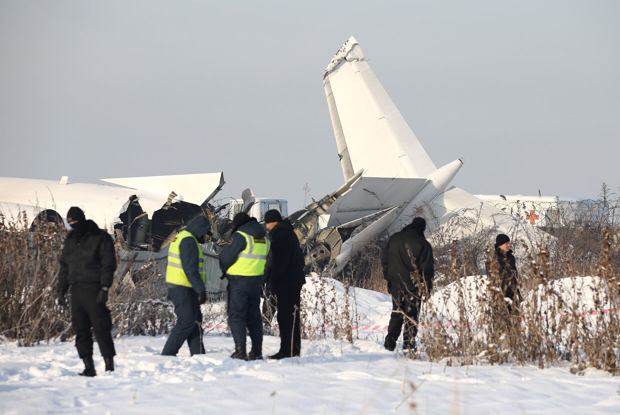 Самолет Fokker-100 авиакомпании Bek Air разбился недалеко от Алма-Аты, Казахстан