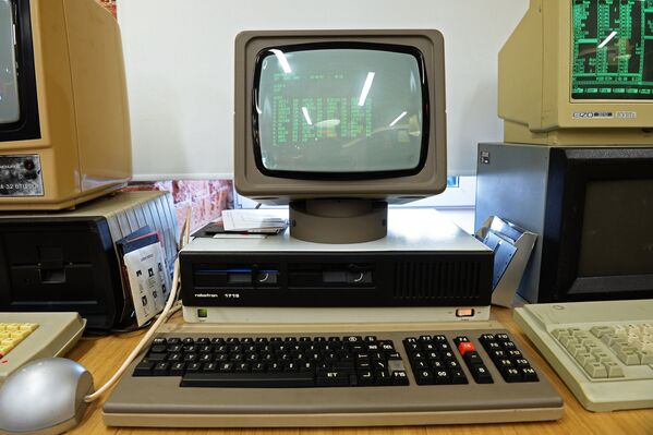 Персональный компьютер Robotron 1715