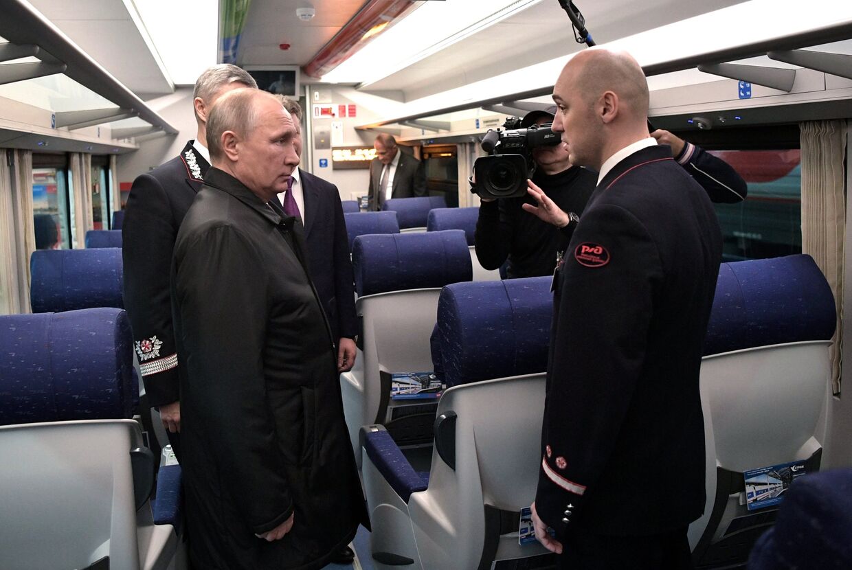 Президент РФ В. Путин посетил депо на железнодорожной станции Москва-Киевская