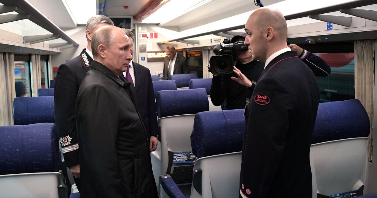 Президент РФ В. Путин посетил депо на железнодорожной станции Москва-Киевская
