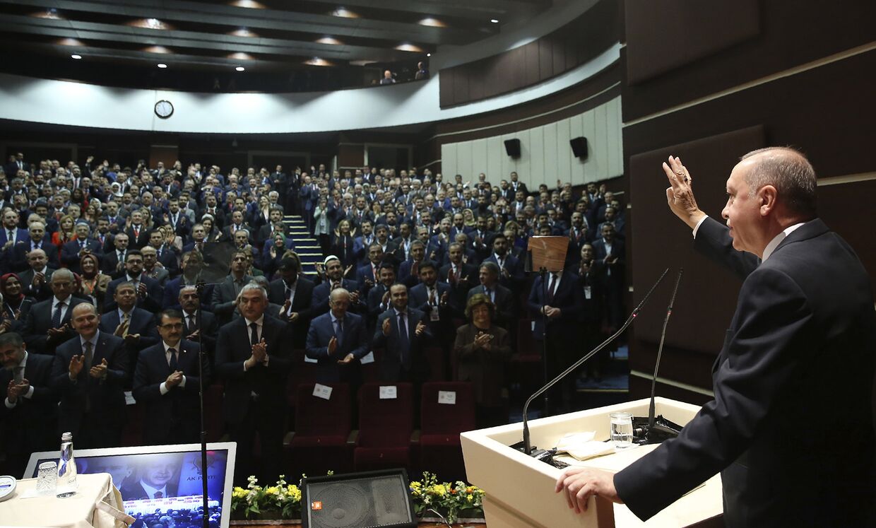 Президент Турции Реджеп Тайип Эрдоган выступает в парламенте в Анкаре, Турция