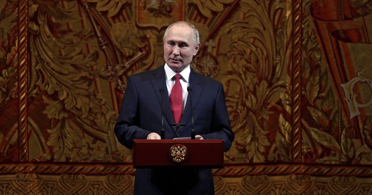 Президент РФ Владимир Путин во время торжественного вечера в Большом театре