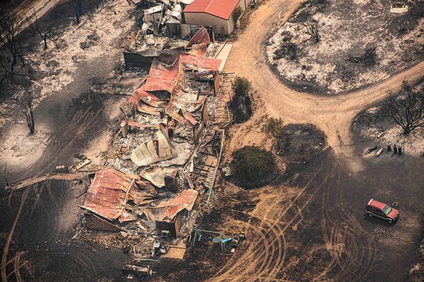 Здания, поврежденные пожарами в Сарсфилде, Австралия