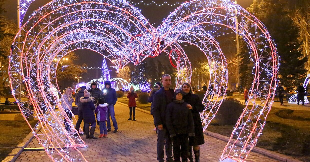 Новогоднее укрешение города в Донецке